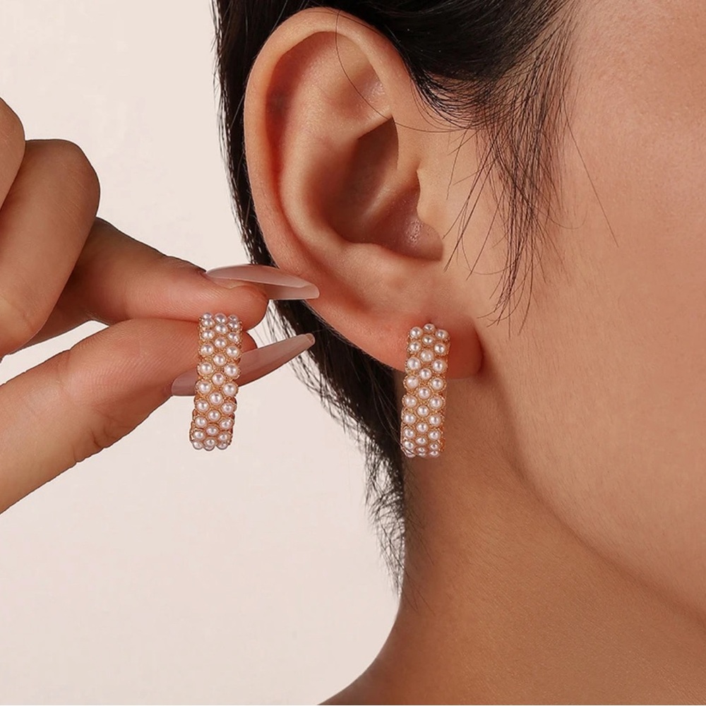 Target Round Pearl Hoop